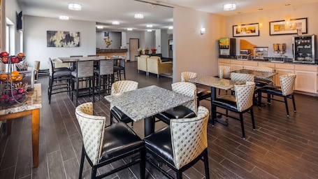 Free daily continental breakfast . Best Western Macomb Inn