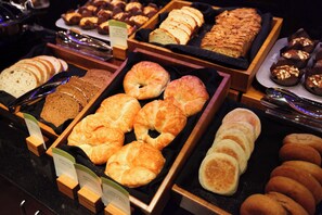 供應早餐、午餐、晚餐；意大利菜