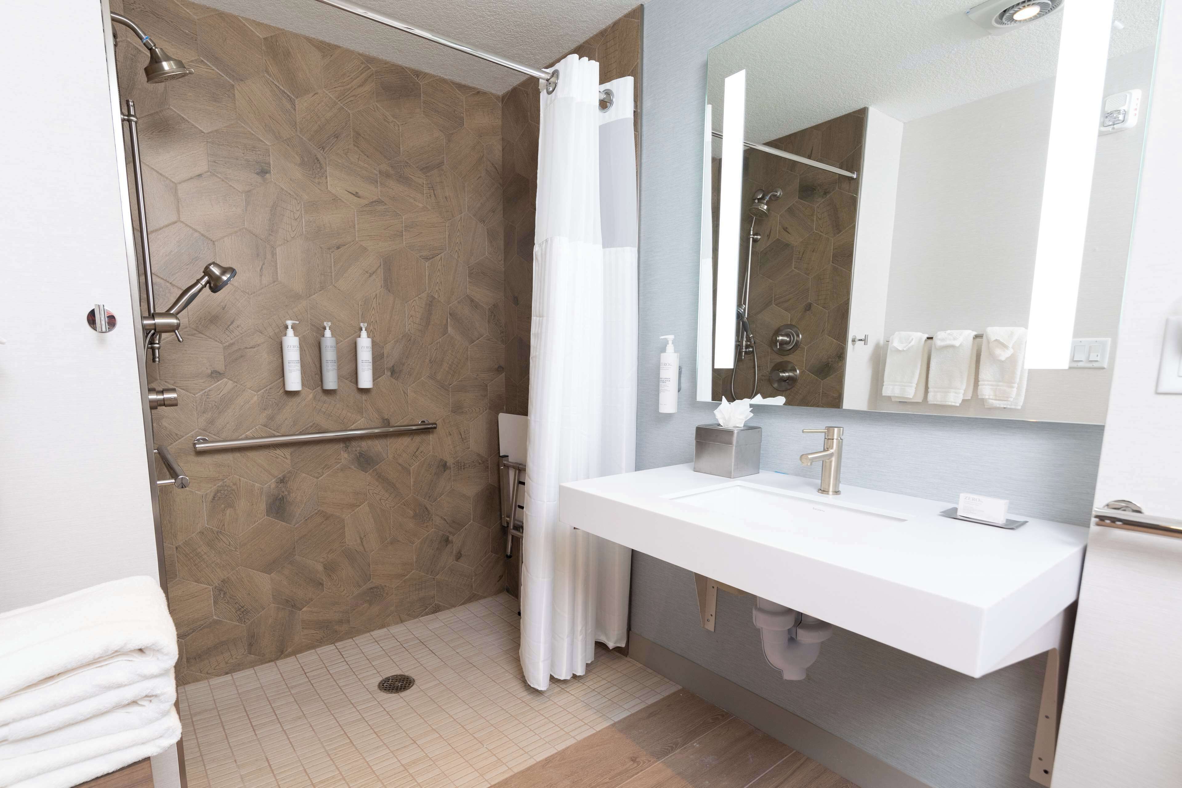 room, 1 king bed, accessible (mobility, hearing, roll-in shower) | bathroom shower
