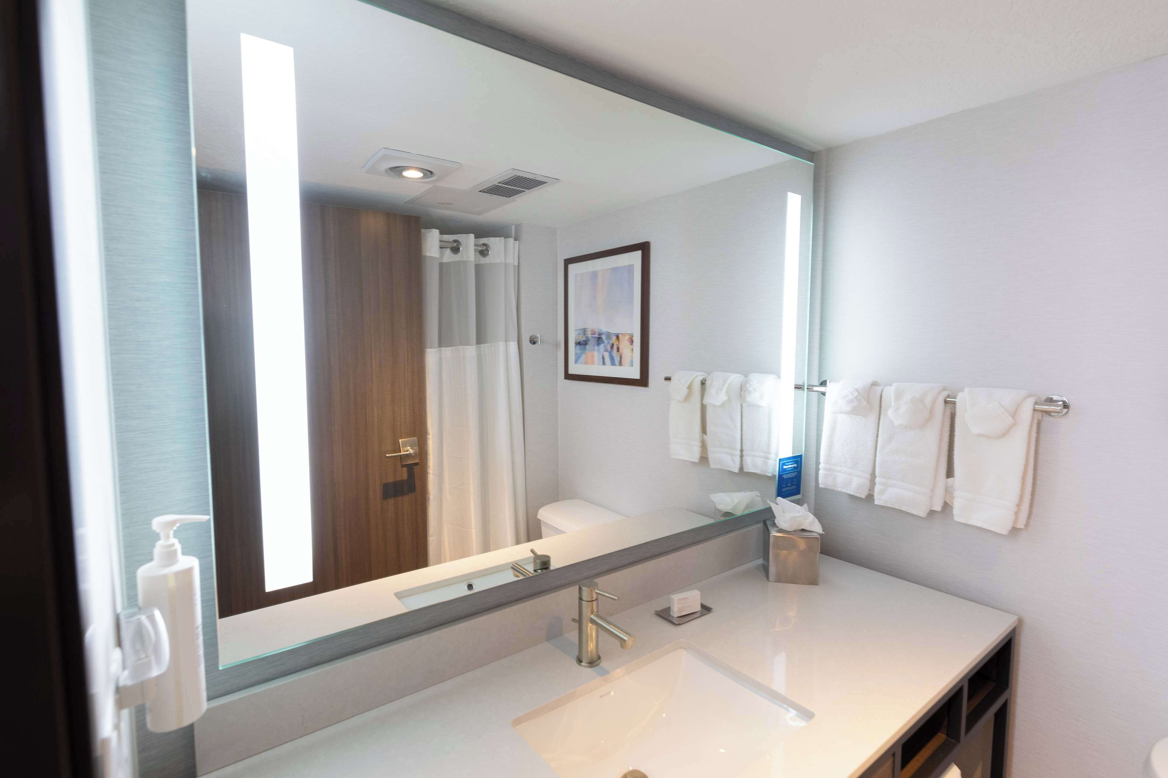 combined shower/bathtub, free toiletries, hair dryer, bathrobes