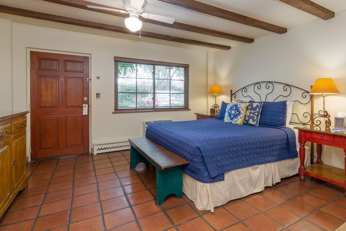 Standard Room, 1 King Bed (Not Pet Friendly) | Desk, iron/ironing board, wheelchair access