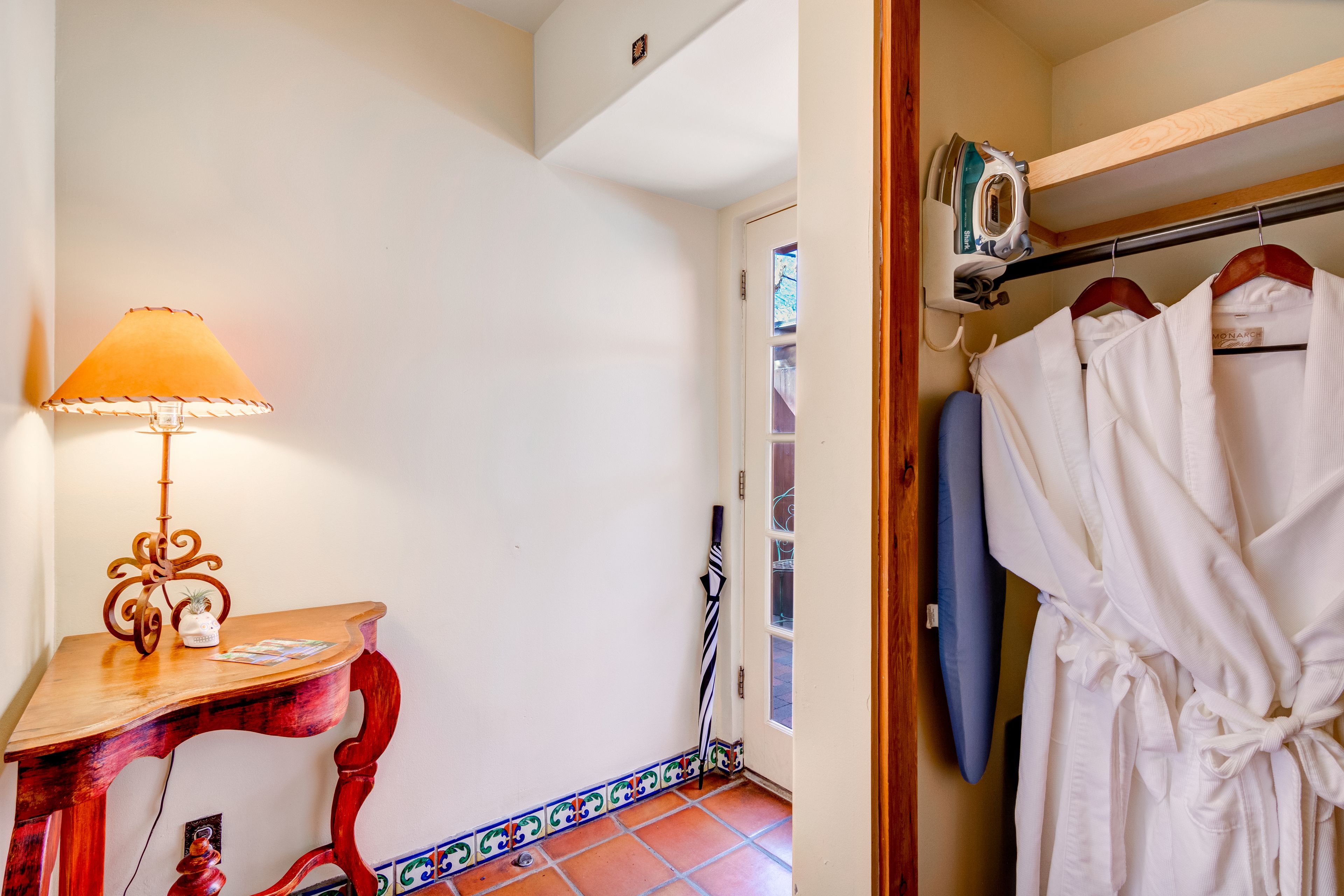 room, 1 queen bed, patio (pet friendly) | room amenity