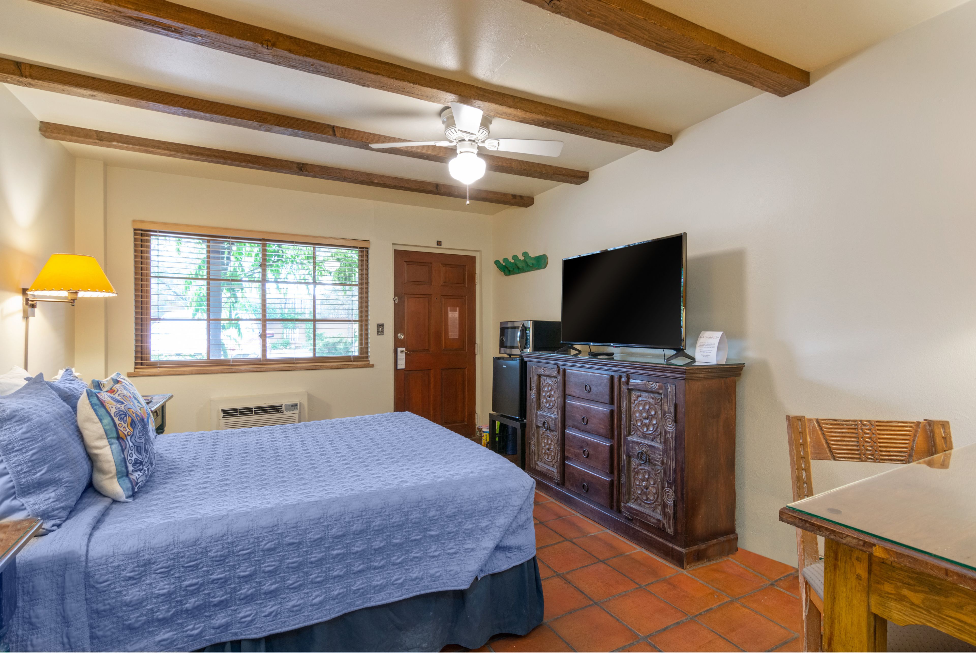 double room, 1 queen bed (not pet friendly) | desk, iron/ironing board, wheelchair access