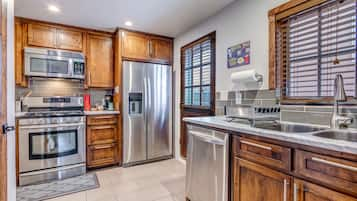 Casita Bonita (Pet Friendly) | Private kitchen