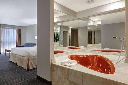 Days Inn by Wyndham Niagara Falls Near The Falls