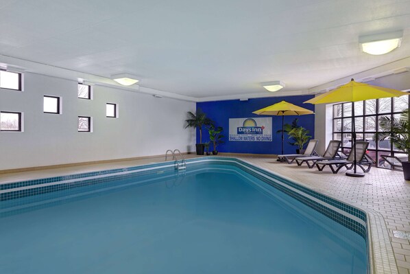 Una piscina cubierta