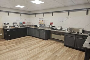 Free daily continental breakfast  - Americinn by Wyndham Birch Run/Frankenmuth (Birch Run)