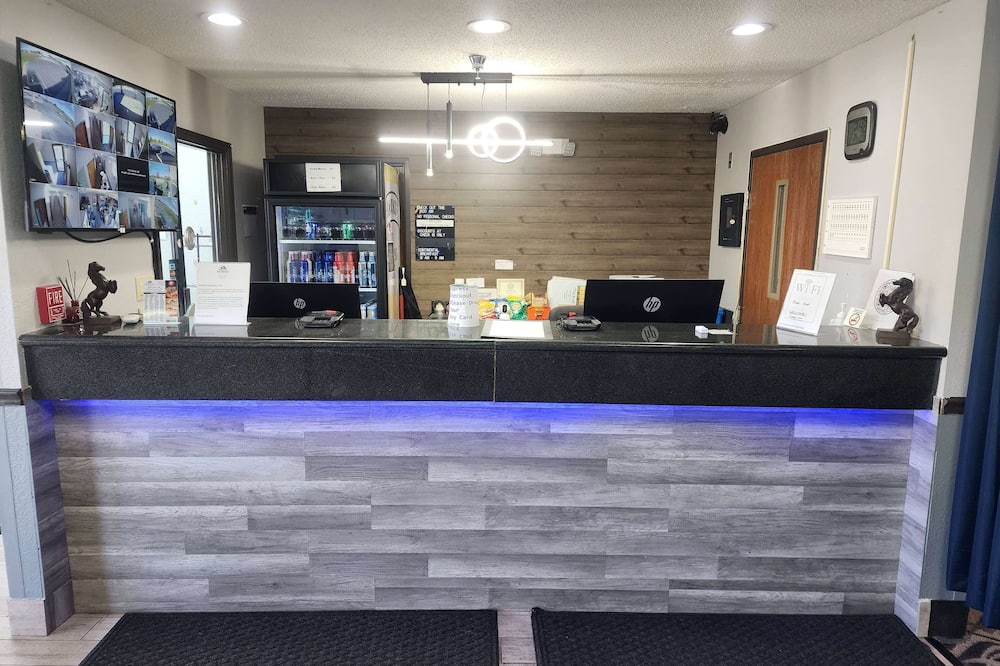 Super 8 by Wyndham Galesburg