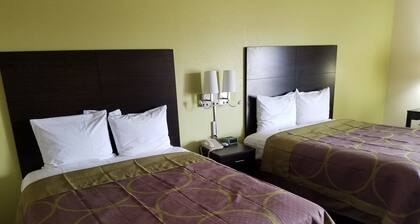Super 8 by Wyndham Galesburg