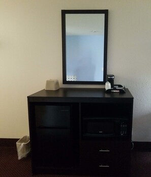 Premium bedding, minibar, soundproofing, free WiFi