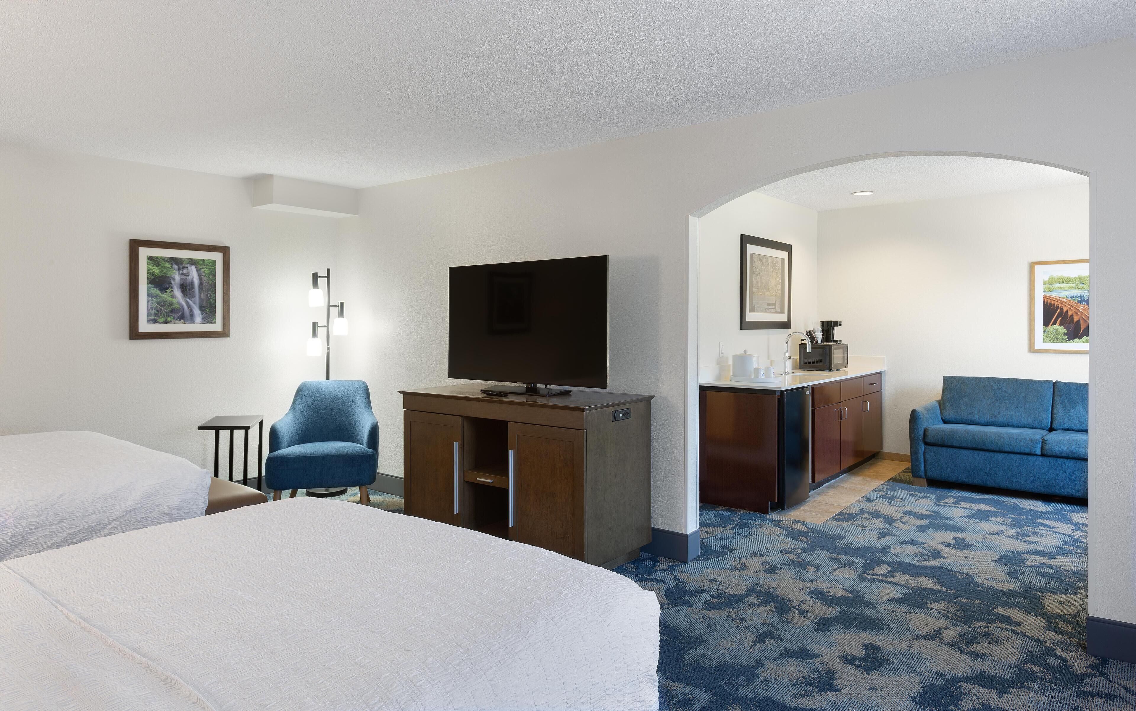 Bureau, fer et planche à repasser, lits bébé (gratuits), Wi-Fi gratuit