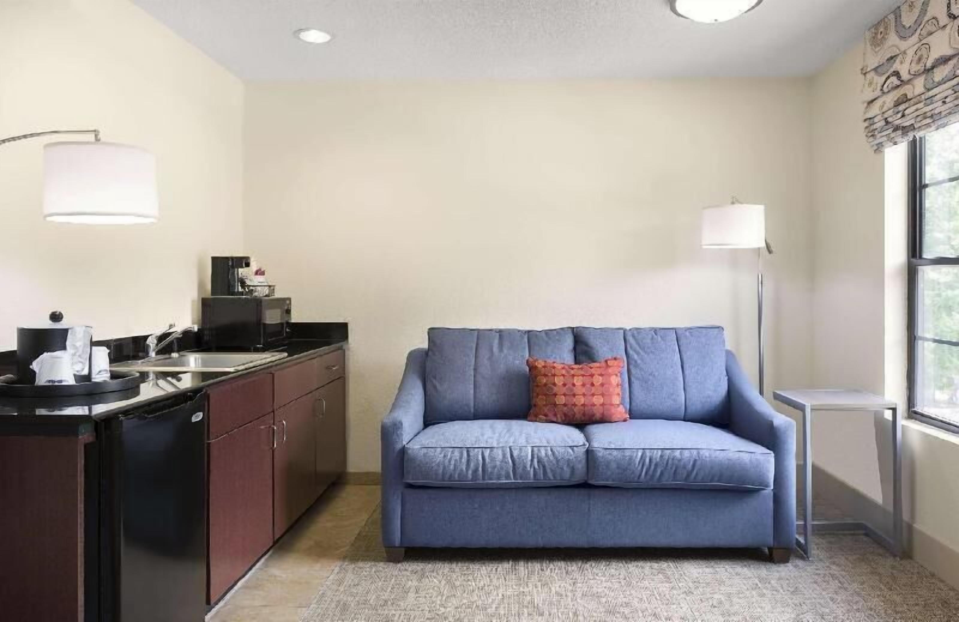 Living area | 32-inch LCD TV with cable channels, TV