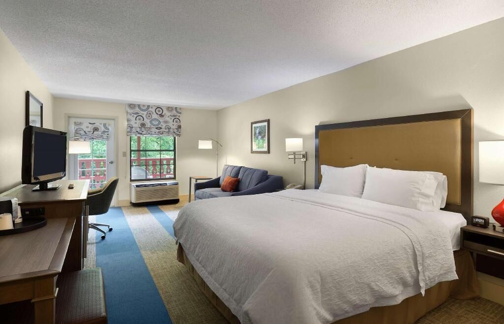 Desk, iron/ironing board, free cribs/infant beds, free WiFi