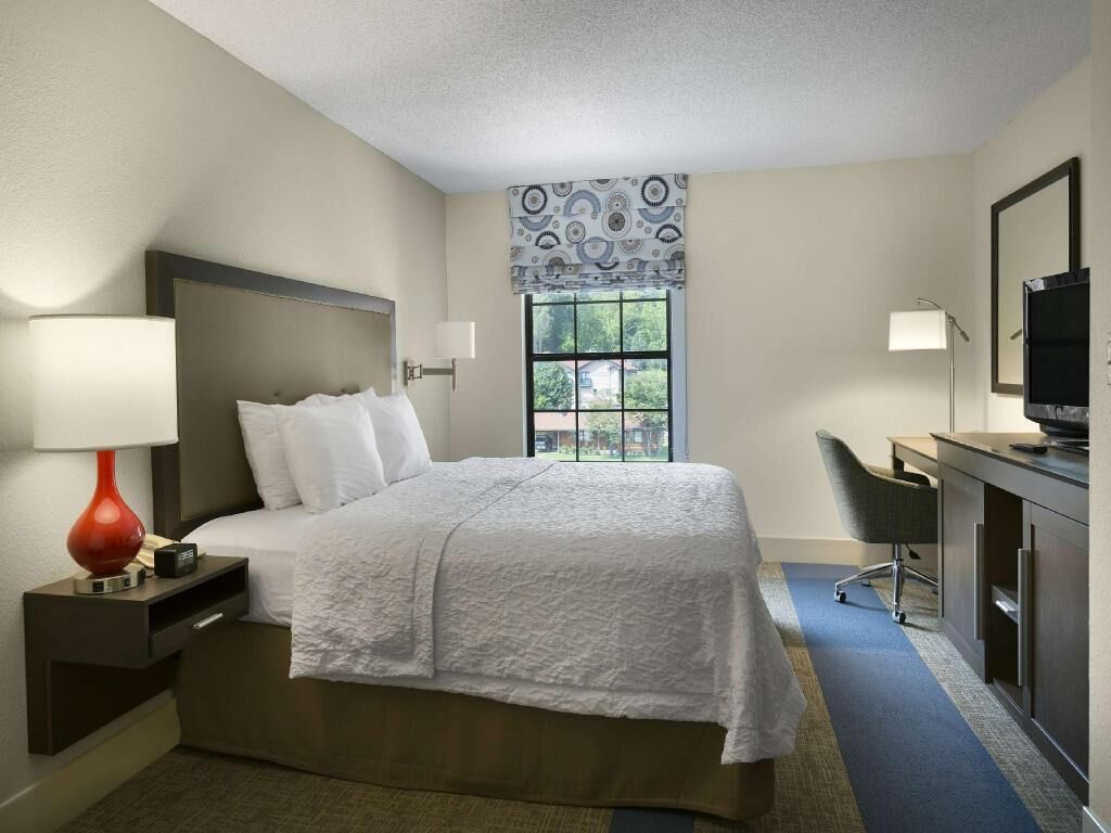 Desk, iron/ironing board, free cribs/infant beds, free WiFi