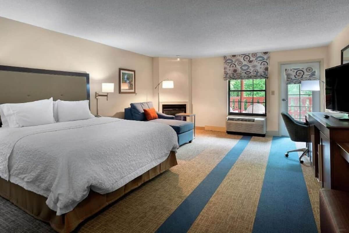 Desk, iron/ironing board, free cots/infant beds, free WiFi