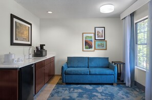 Two Queen Studio Room | Living area | 32-inch LCD TV with cable channels, TV - Hampton Inn Helen (Helen)
