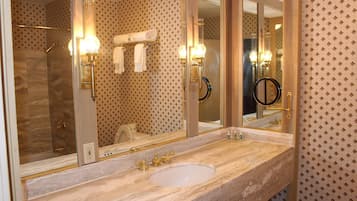 Bathroom | Free toiletries, hair dryer, towels