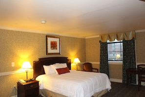 Down duvets, in-room safe, desk, laptop workspace