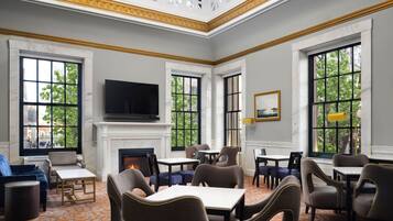 Sarapan ala kontinental setiap hari dengan biaya tambahan