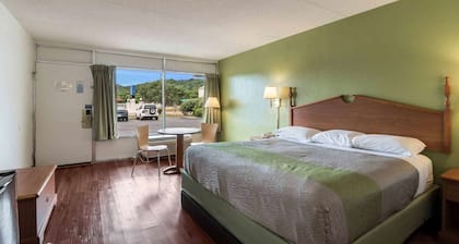 Motel 6 Pulaski, TN