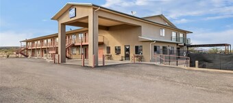 Super 8 by Wyndham Benson