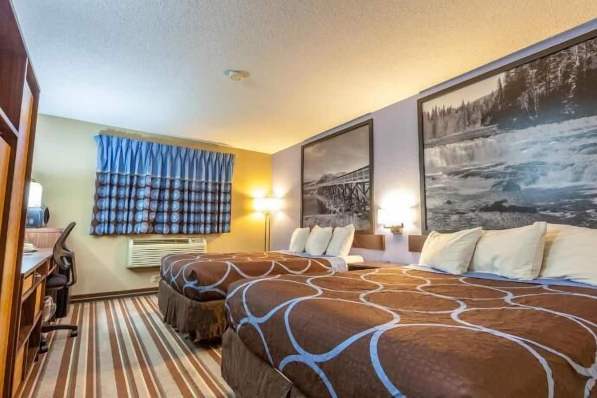 Desk, free cots/infant beds, free WiFi, bed sheets