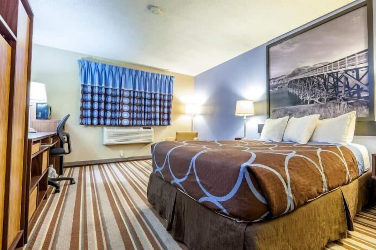 Desk, free cots/infant beds, free WiFi, bed sheets