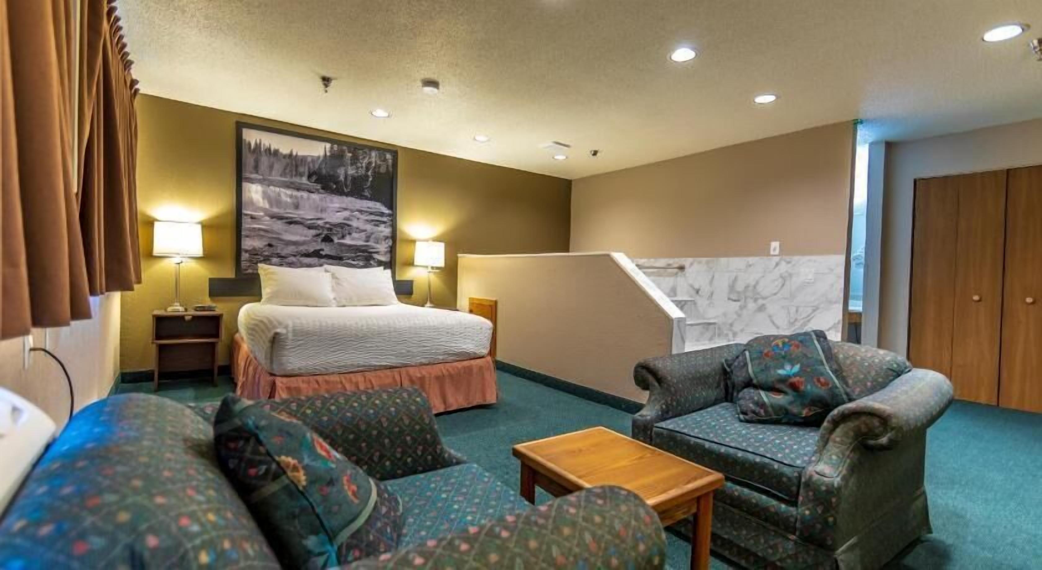 Desk, free cribs/infant beds, free WiFi, bed sheets