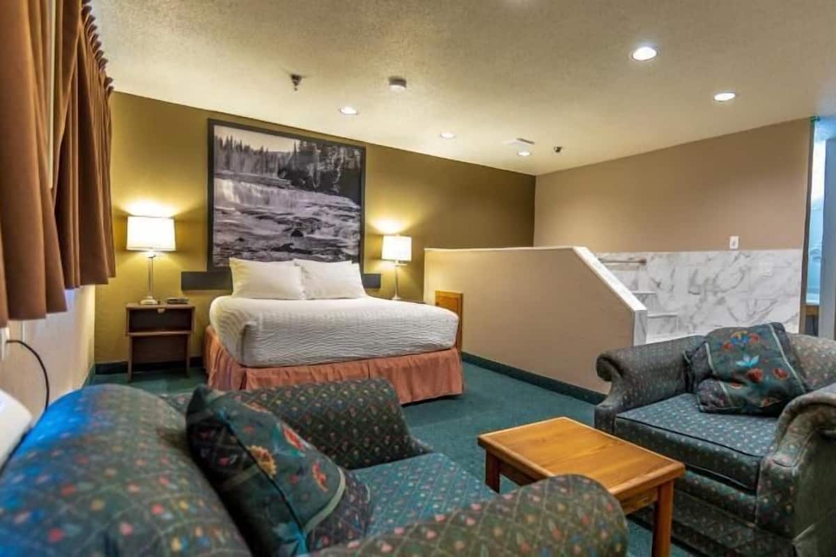 Desk, free cots/infant beds, free WiFi, bed sheets