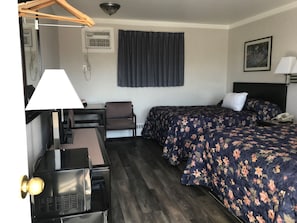 Chambre Standard, 2 lits doubles (No Pets Allowed) | Rideaux occultants, fer et planche à repasser, Wi-Fi gratuit