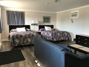 高级房, 2 张大床 (No Pets Allowed) | 遮光窗帘、熨斗/熨板、免费 WiFi、床单