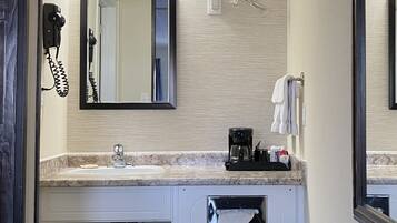 Chambre Standard, 2 grands lits (No Pets Allowed) | Salle de bain