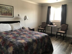 标准房, 1 张大床 (No Pets Allowed) | 遮光窗帘、熨斗/熨板、免费 WiFi、床单