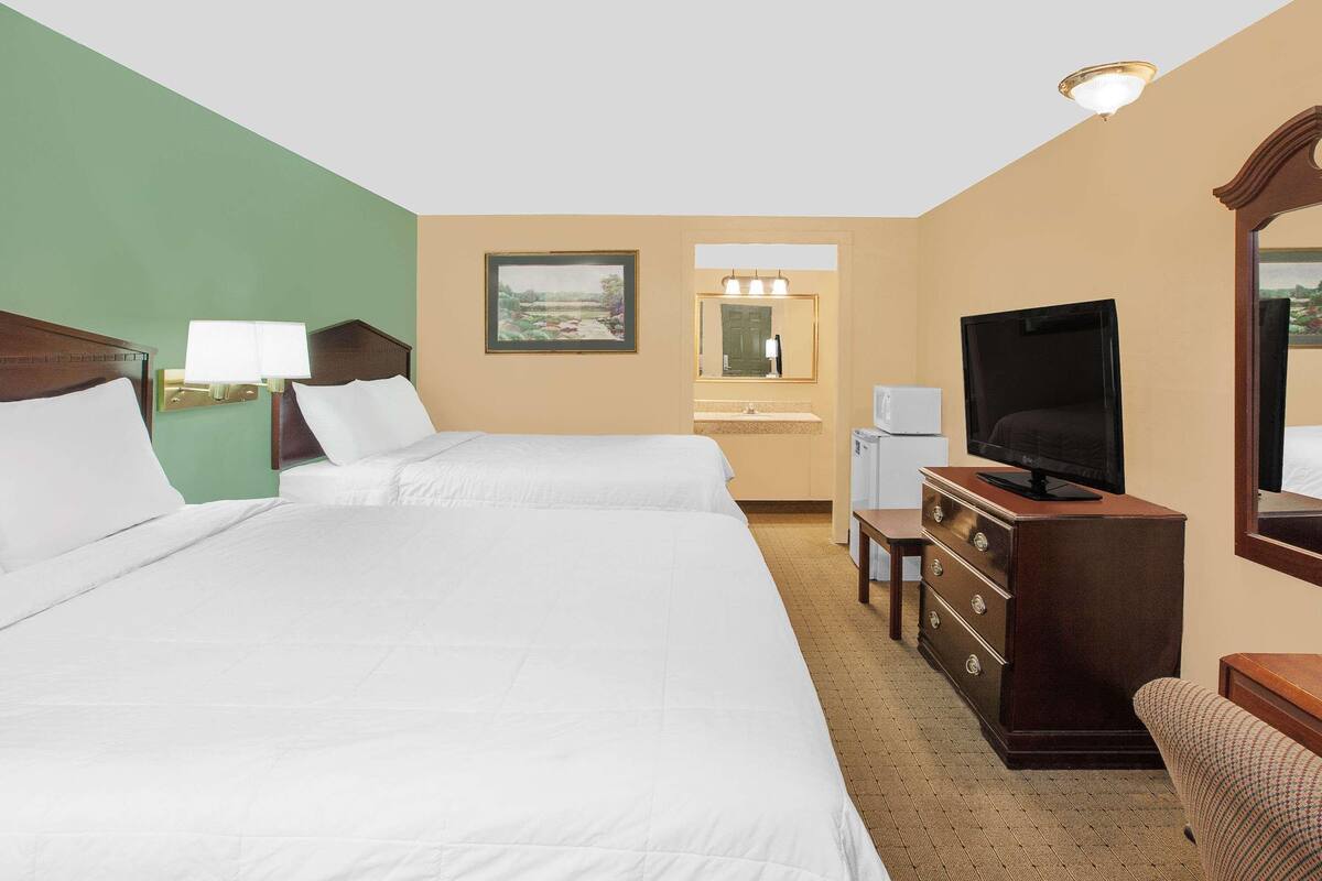 Desk, iron/ironing board (on request), rollaway beds (surcharge)