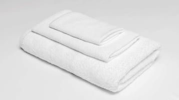 Duschwanne, kostenlose Toilettenartikel, Haartrockner, Handtücher