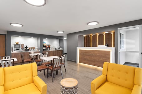 Lobby. Super 8 by Wyndham Chattanooga East/Hamilton Place