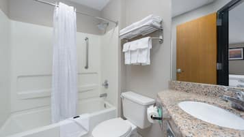 Combined shower/bathtub, free toiletries, hair dryer, towels