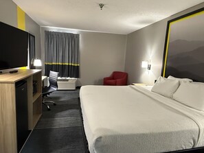 Blackout curtains, soundproofing, iron/ironing board, WiFi - Super 8 by Wyndham Chattanooga East/Hamilton Place (Chattanooga)