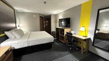 ستائر تعتيم وتجهيزات عازلة للصوت ومكواة/لوح كي وواي فاي