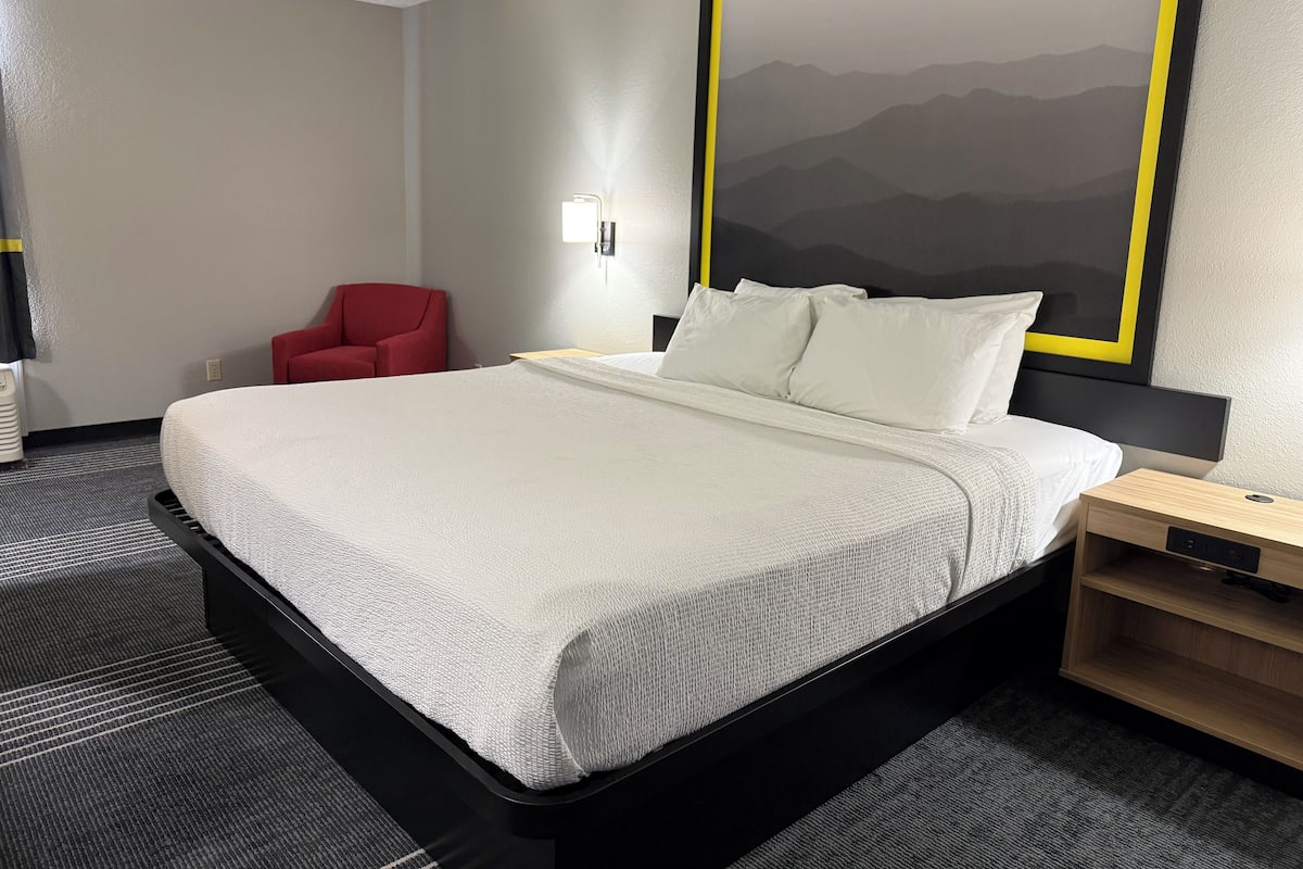 Blackout drapes, soundproofing, iron/ironing board, WiFi