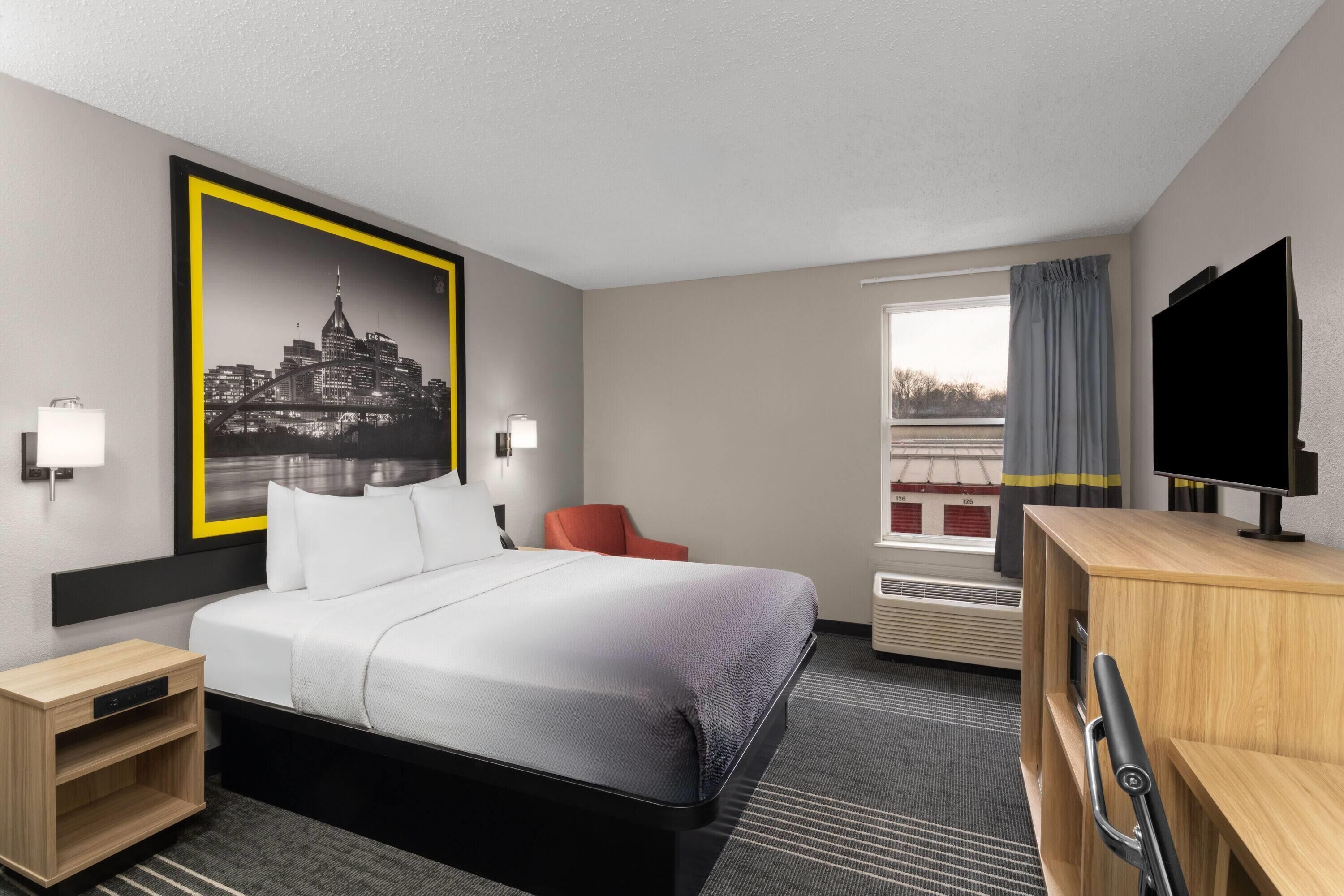 Room, 1 Queen Bed, Mobility Accessible, Non Smoking (Bathtub W/grab Bars) | Blackout drapes, soundproofing, iron/ironing board, WiFi