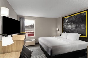 룸, 킹사이즈침대 1개, 이동 약자 지원, 금연 (Roll-in Shower) | 암막 커튼, 방음 설비, 다리미/다리미판, WiFi