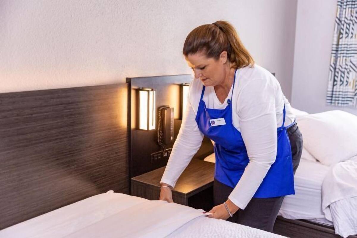 Wi-Fi gratuit, réveils, draps fournis