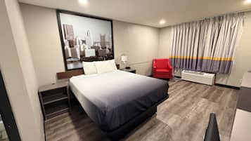Standard Room, 1 Queen Bed | Desk, laptop workspace, blackout curtains, iron/ironing board