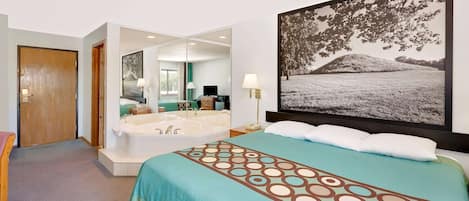 Suite, 1 kingsize bed, hot tub | Een bureau, een laptopwerkplek, verduisterende gordijnen