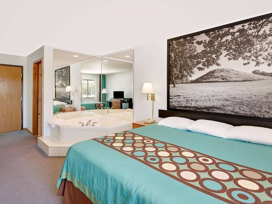 Suite, 1 King Bed, Hot Tub | Desk, laptop workspace, blackout curtains, iron/ironing board