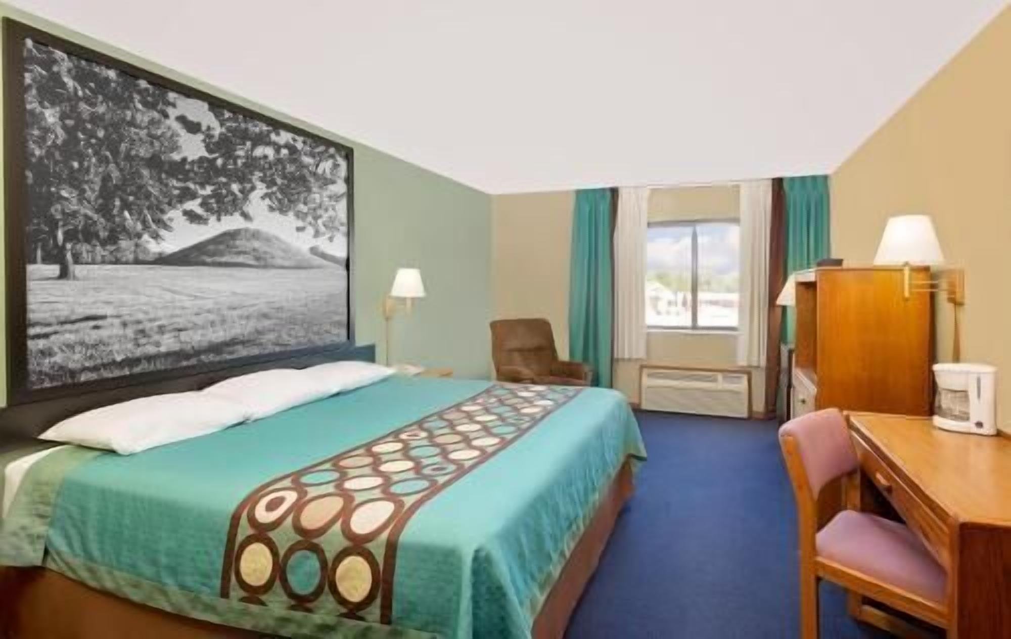 책상, 노트북 작업 공간, 암막 커튼, 다리미/다리미판