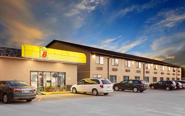 Super 8 By Wyndham Macomb - Illinois