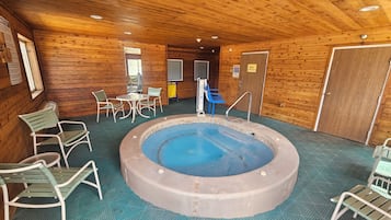 Indoor spa tub