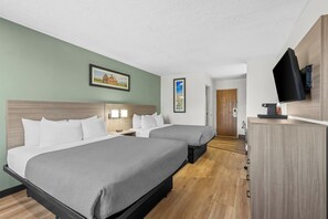 Standard Room, 2 Queen Beds, Non Smoking | Desk, blackout drapes, iron/ironing board, cribs/infant beds - Quality Inn Beaver I-15 (Beaver)